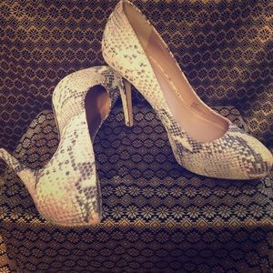 VC snake print heel